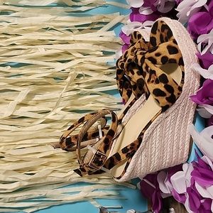 Leopard 🐆 print wedges size 6 NWOT. Summer vibes and vacation ready!